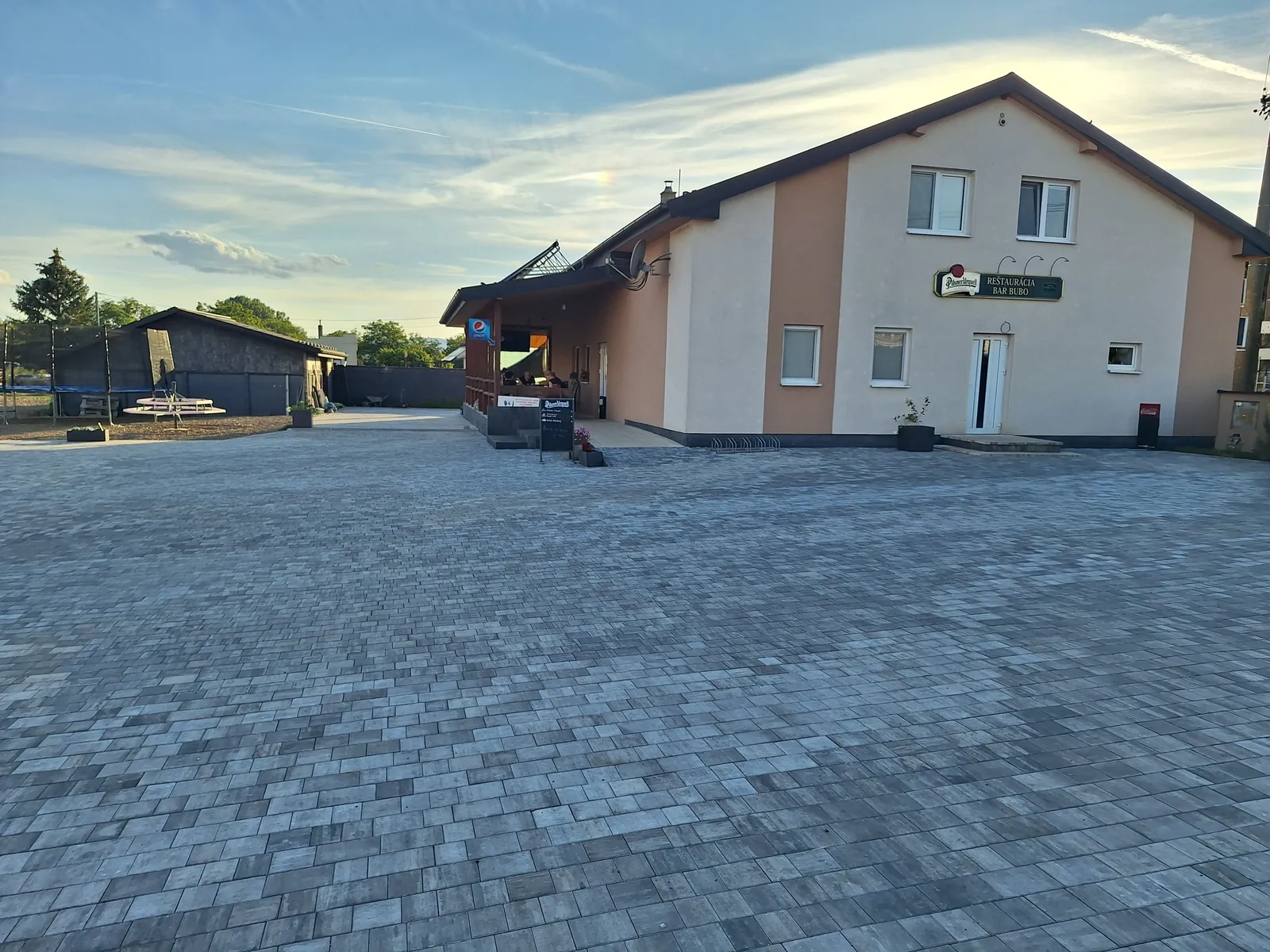 Vchod do reštaurácie Penziónu Moravany